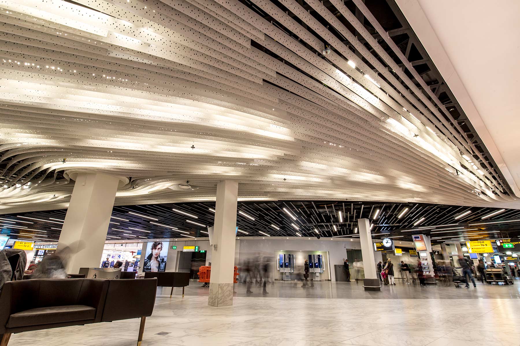 Schiphol Lounge 2 plafond