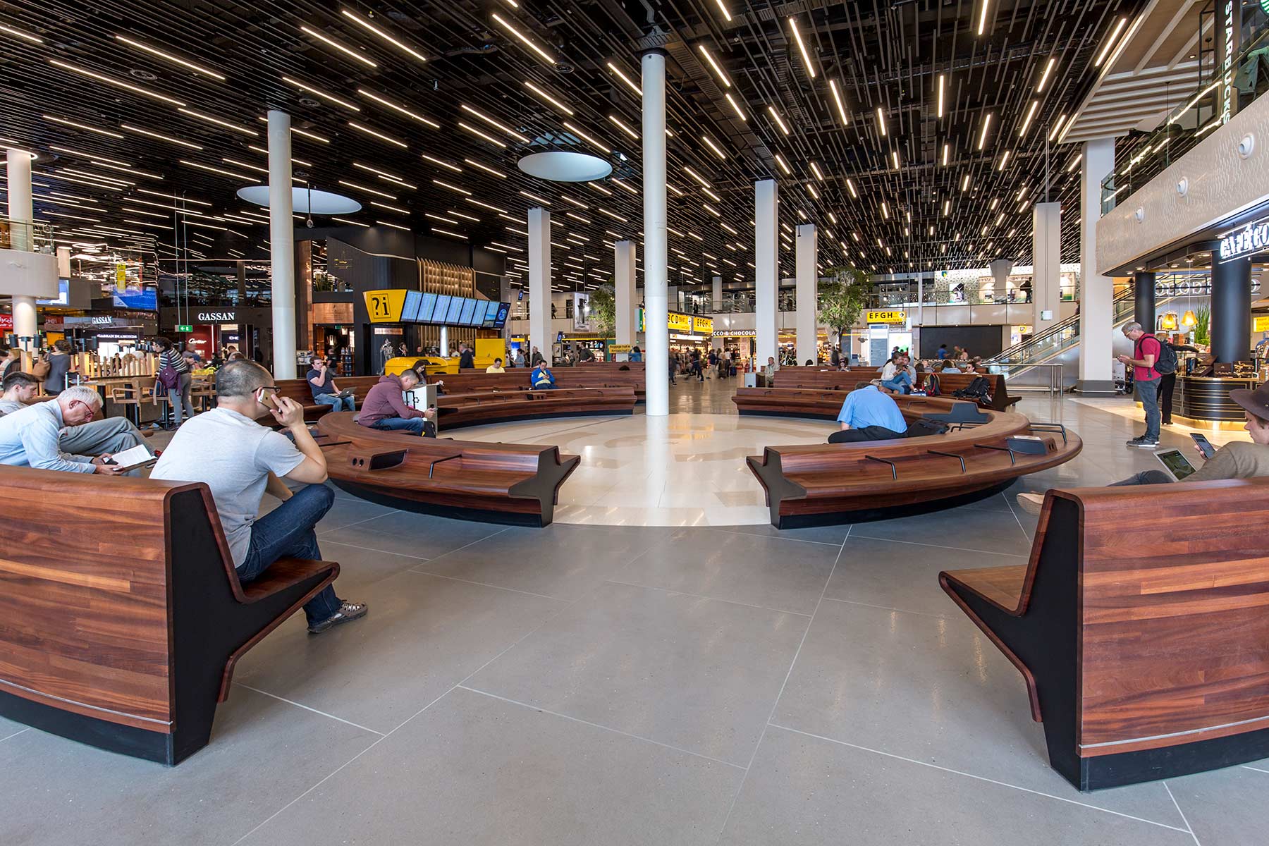 Schiphol Lounge 2 banken