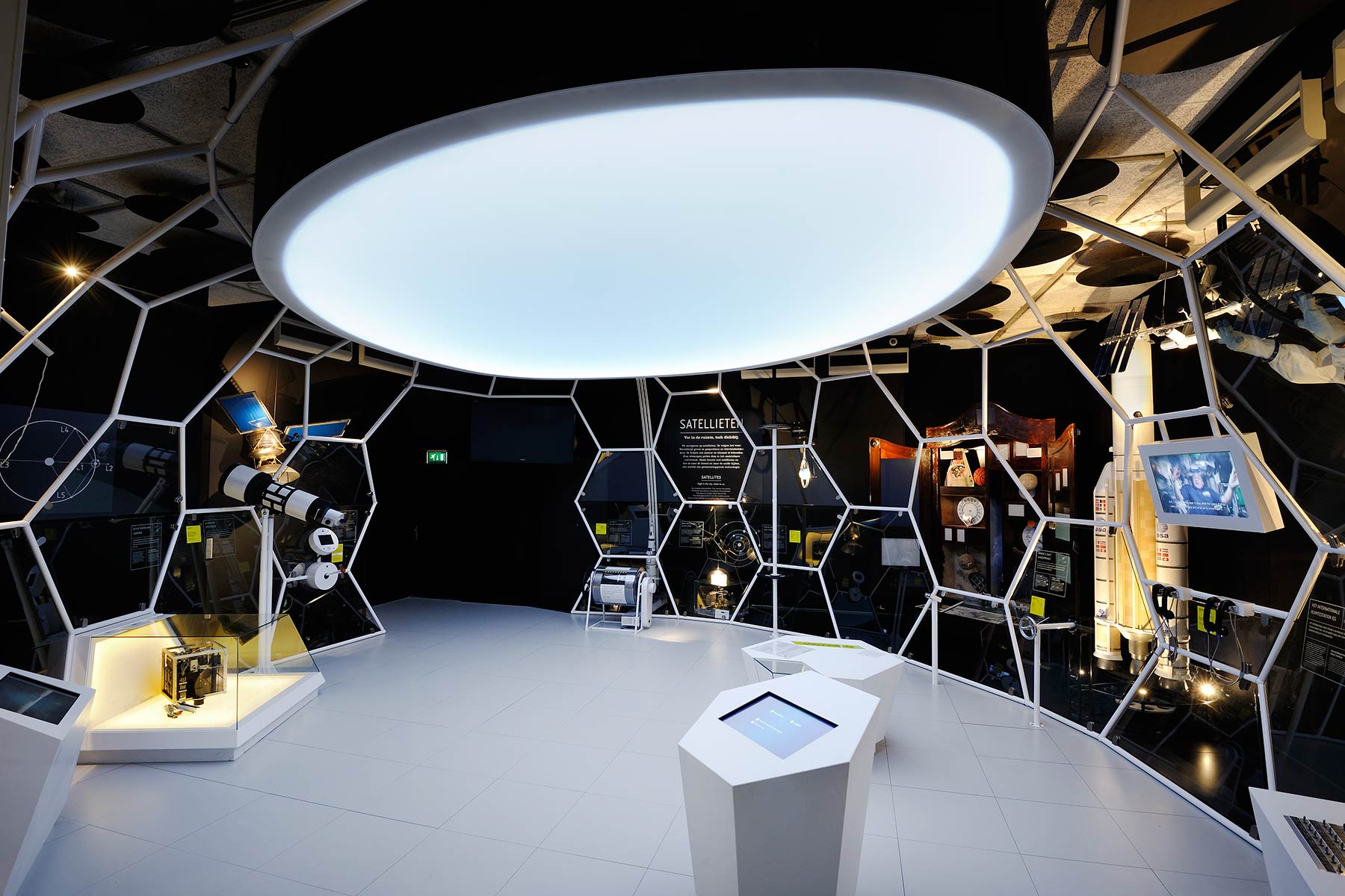 Tentoonstelling: Satellieten - Museon