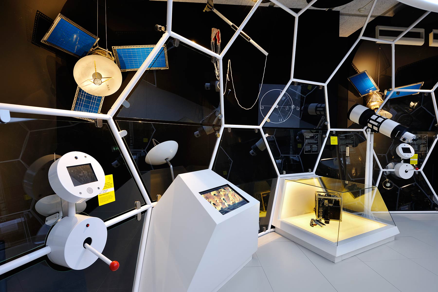 Tentoonstelling: Satellieten - Museon