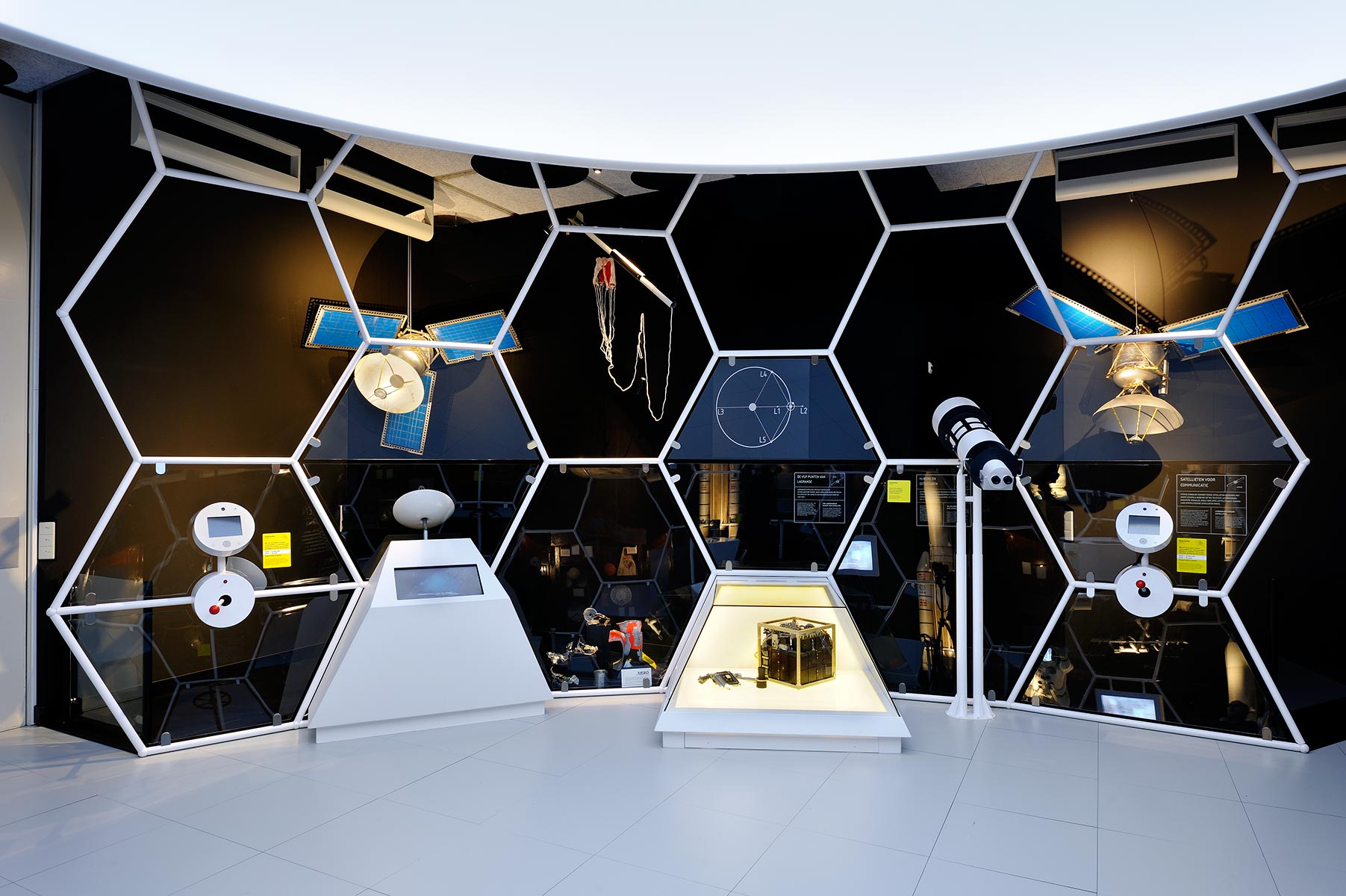 Tentoonstelling: Satellieten - Museon