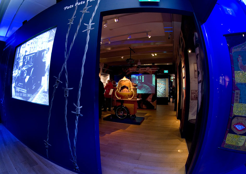 Tentoonstelling: 'Geef mij maar Amsterdam' / 2006 / Ontwerp: Roel Schneemann