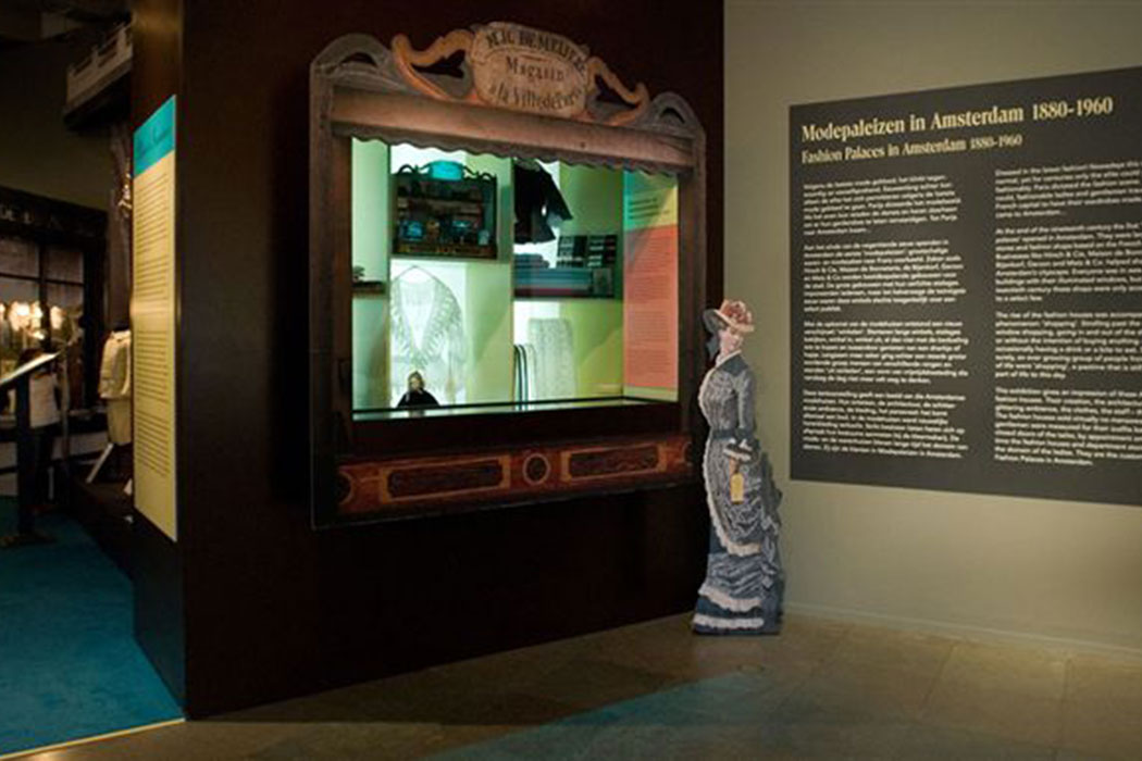 Tentoonstelling: Modepaleizen 1880 - 1960 / 2007 / Ontwerp: Saskia Meulendijks
