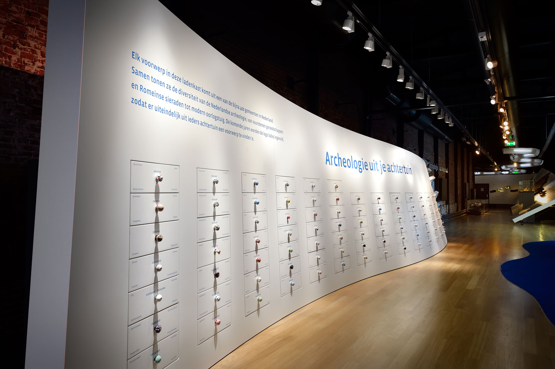 Archeologie uit je achtertuin - Ladenkast Rijksmuseum van Oudheden Kinkorn Kloosterboer tentoonstellingsbouw interieurbouw
