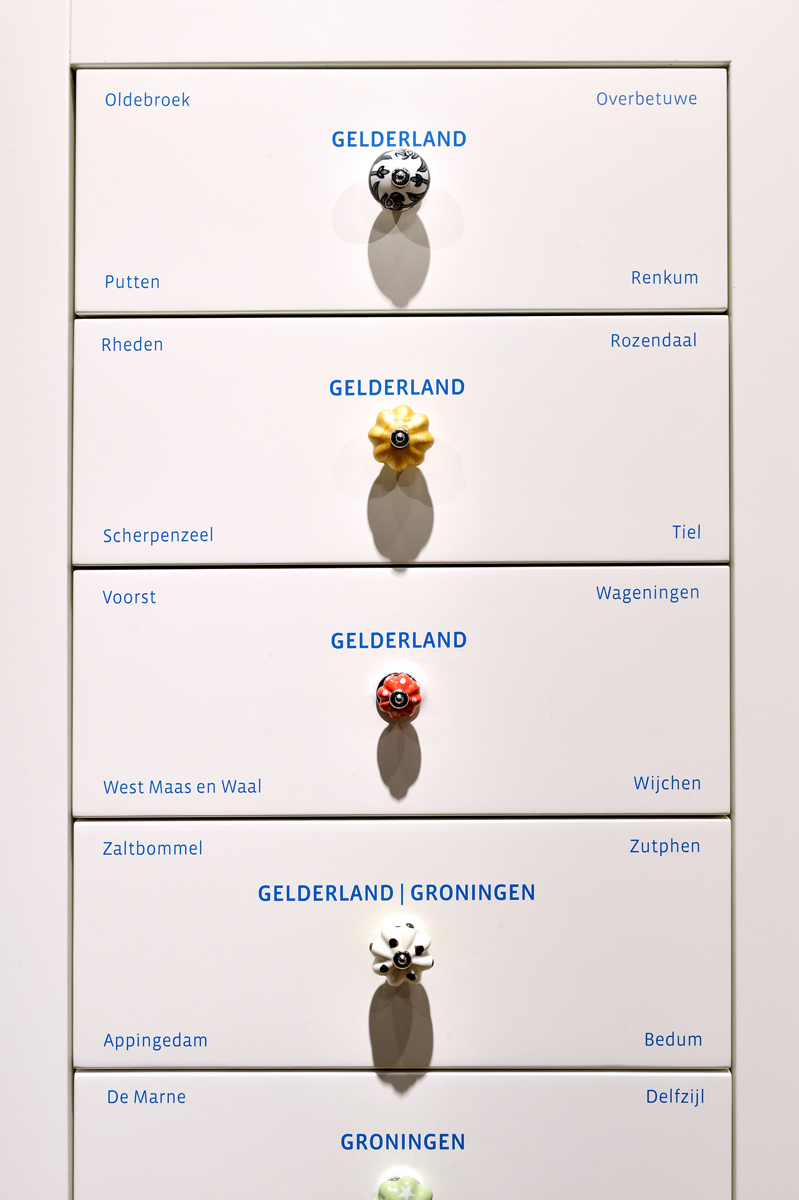 Archeologie uit je achtertuin - Ladenkast Rijksmuseum van Oudheden Kinkorn Kloosterboer tentoonstellingsbouw interieurbouw
