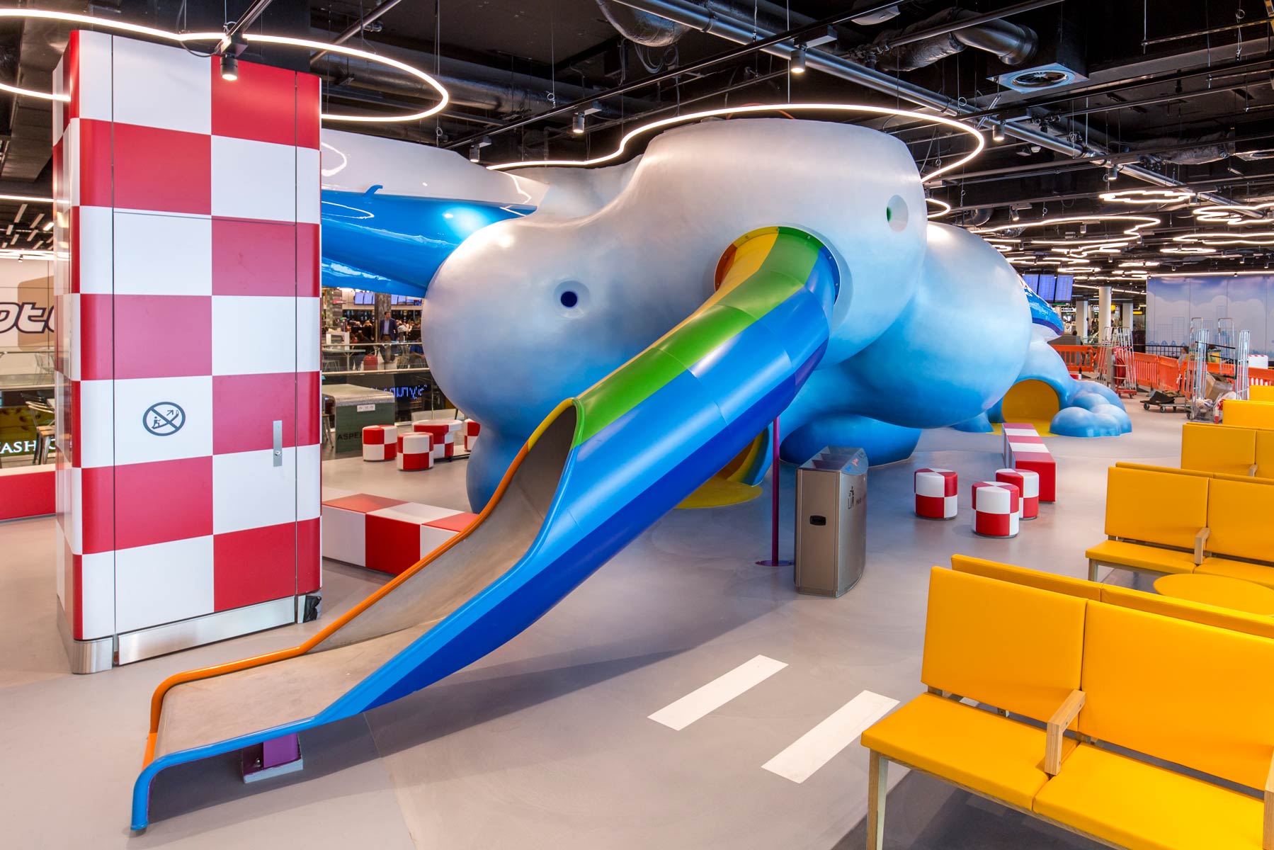 Schiphol Lounge 2 Playplane