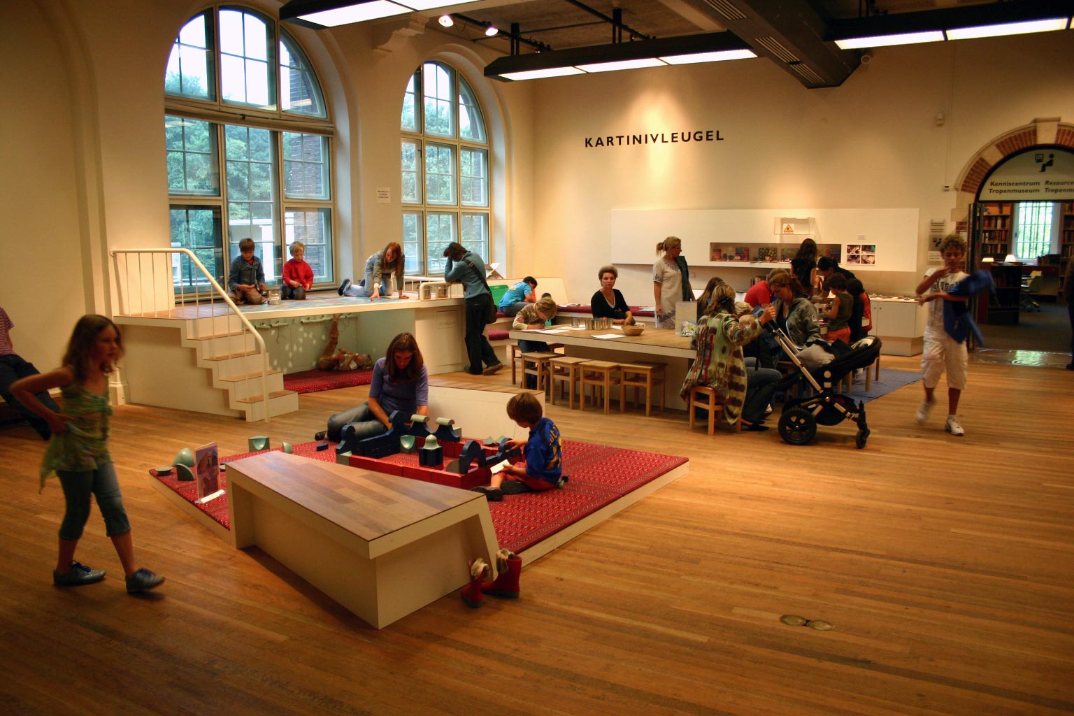 Vaste opstelling: Kartini Vleugel / Tropenmuseum / 2004