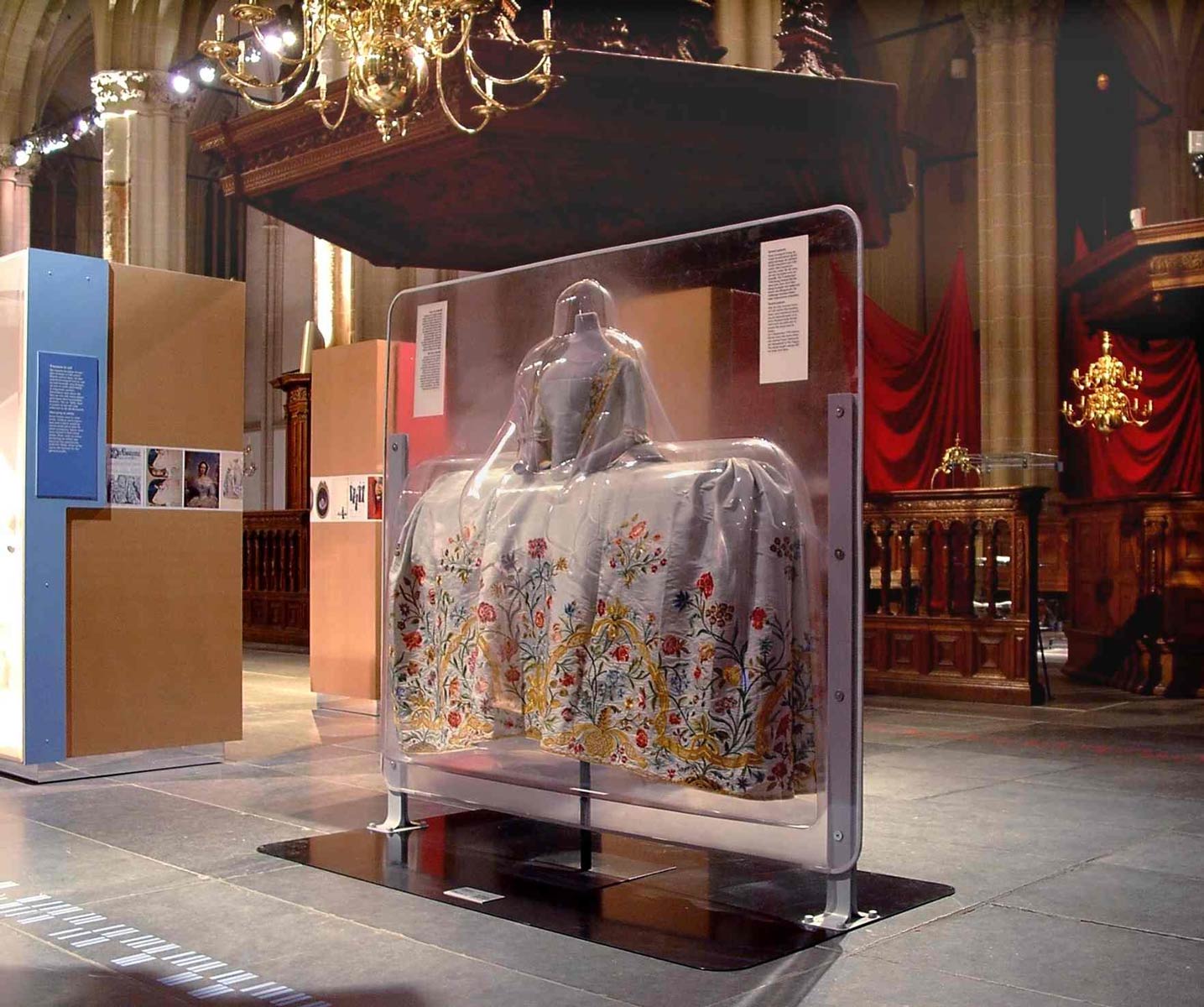 Tentoonstelling: Fashion DNA / 2006 / Ontwerp: Italo Rota